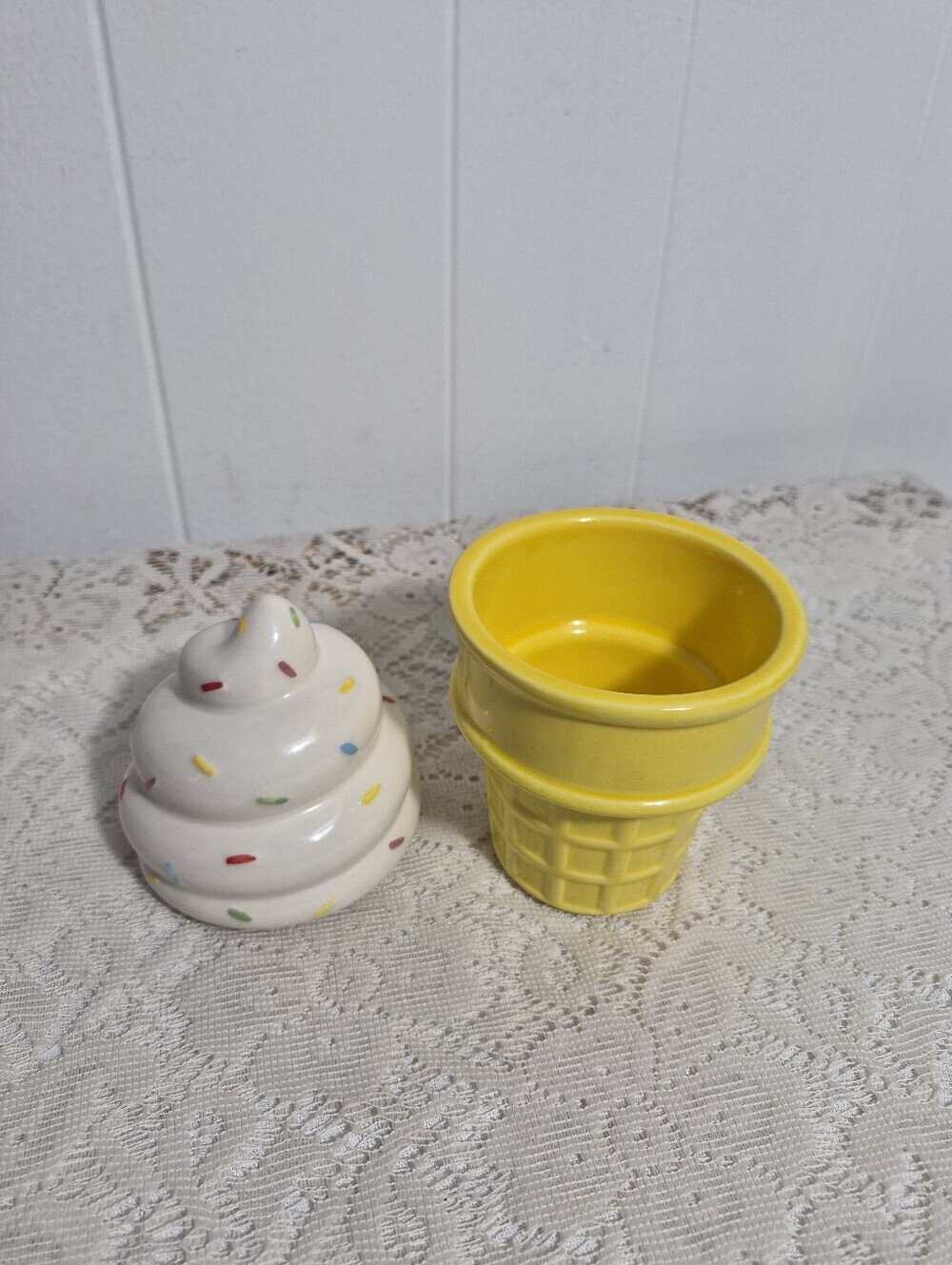 3 Ceramic Ice Cream Cones - Picture 4 of 16